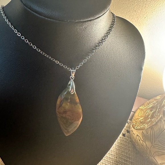 Red Ocean Jasper Leaf Shaped Pendant Necklace - Picture 10 of 10